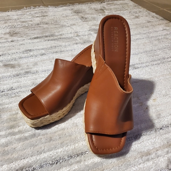 NWOB Kenneth Cole Reaction Women's Maria Mule Wedge Sandals - Picture 1 of 5